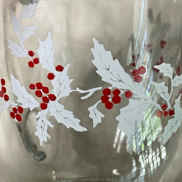 William Sonoma Holly Berry Glass Holiday Christmas Cozy Mugs Set Of 4 16 Oz NIB - Picture 3 of 8